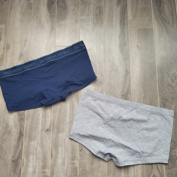 Bundle of 2 Victoria's Secret boyshorts - Picture 2 of 3